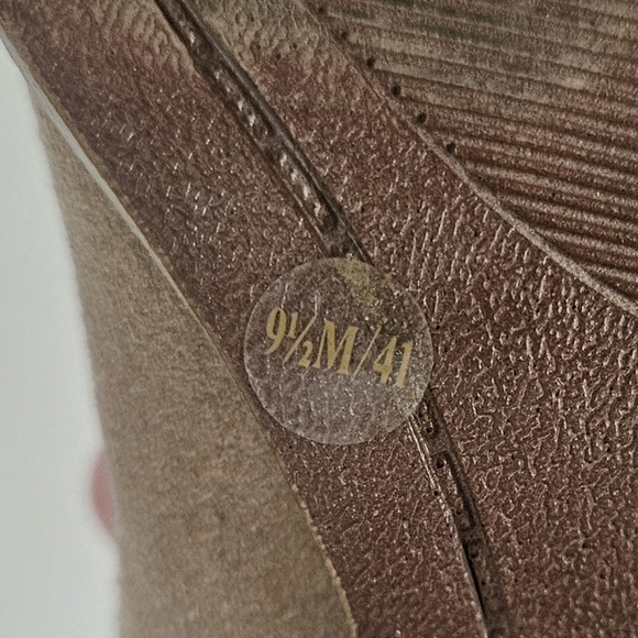 Vince Camuto Tan Suede Ankle Boots! - Picture 4 of 5